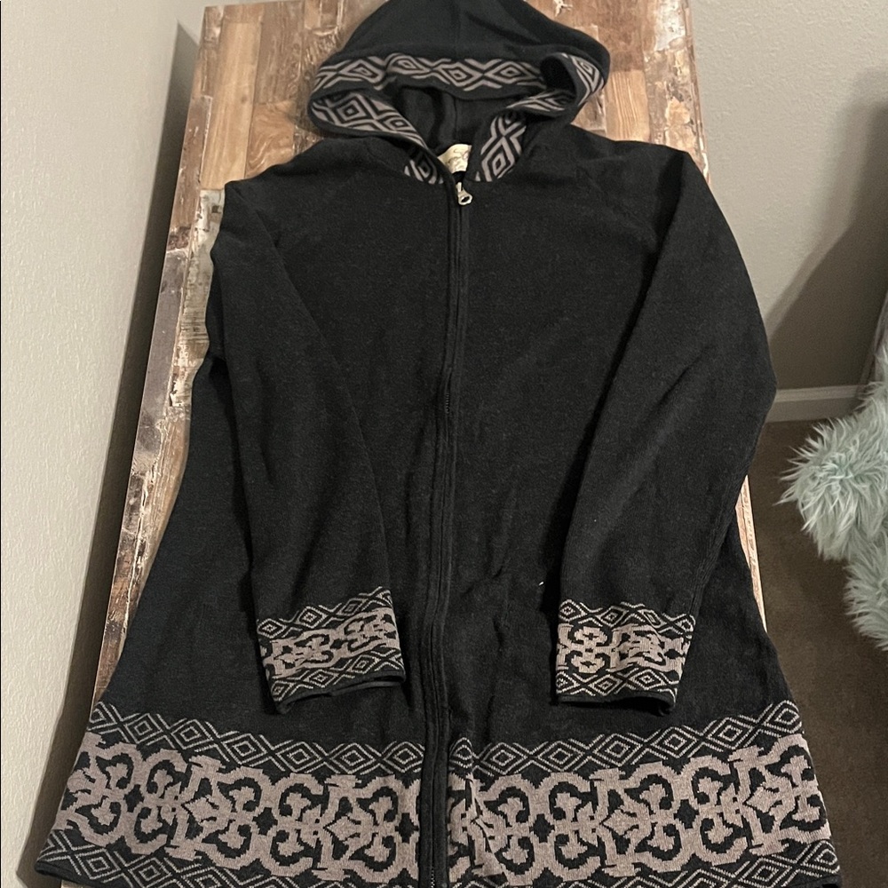 Aventura Black Cardigan with Gray Pattern